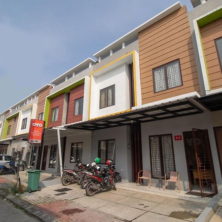 Oyo 3253 Sofia Residence Telukjambe エクステリア 写真
