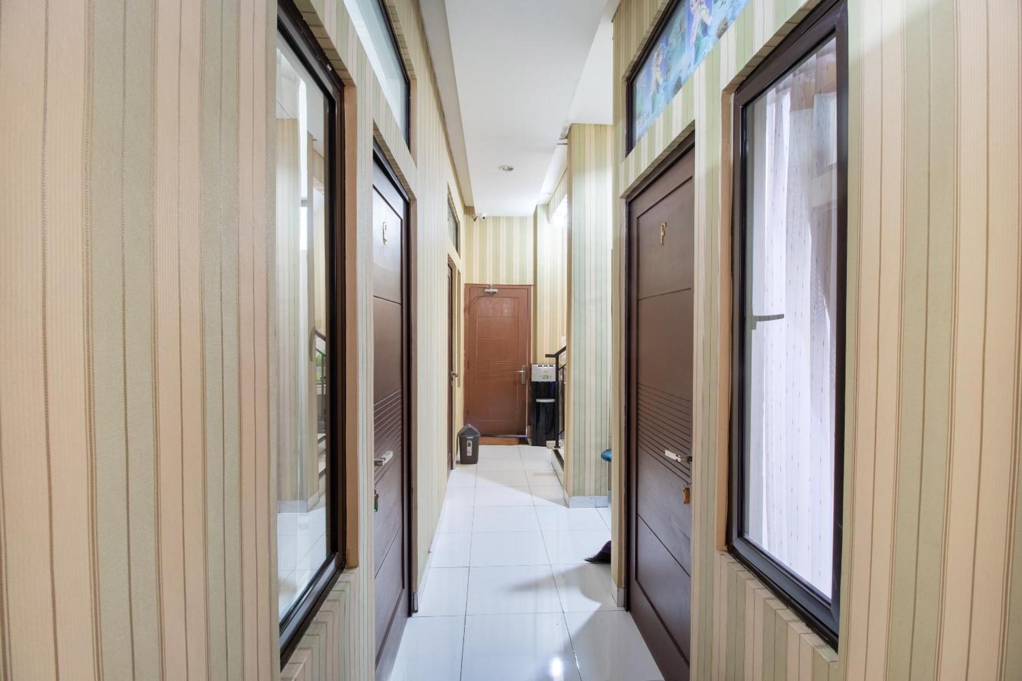 Oyo 3253 Sofia Residence Telukjambe エクステリア 写真