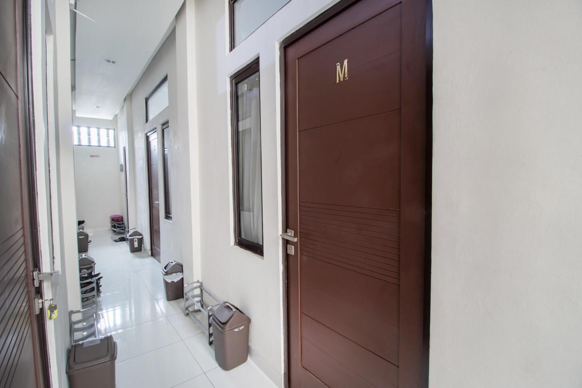 Oyo 3253 Sofia Residence Telukjambe エクステリア 写真