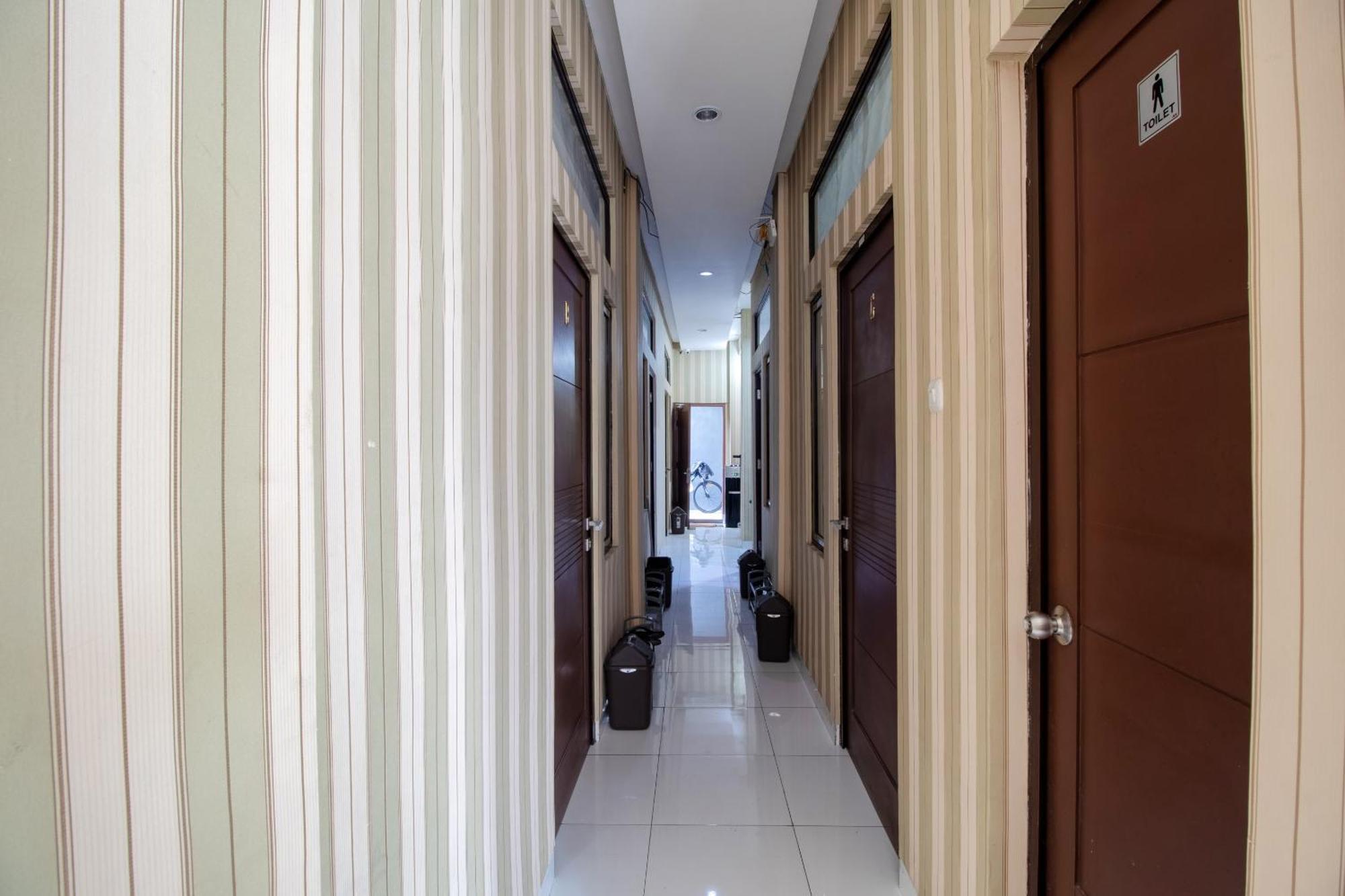 Oyo 3253 Sofia Residence Telukjambe エクステリア 写真