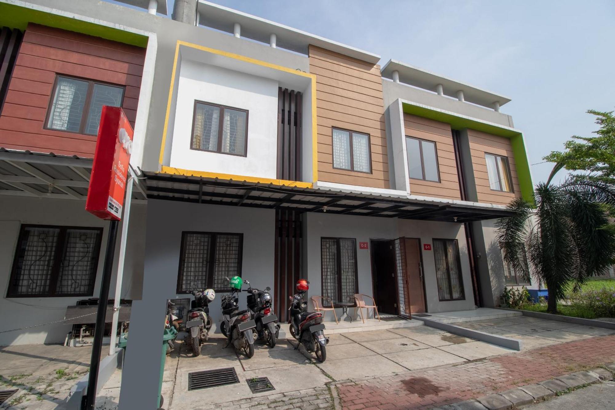 Oyo 3253 Sofia Residence Telukjambe エクステリア 写真